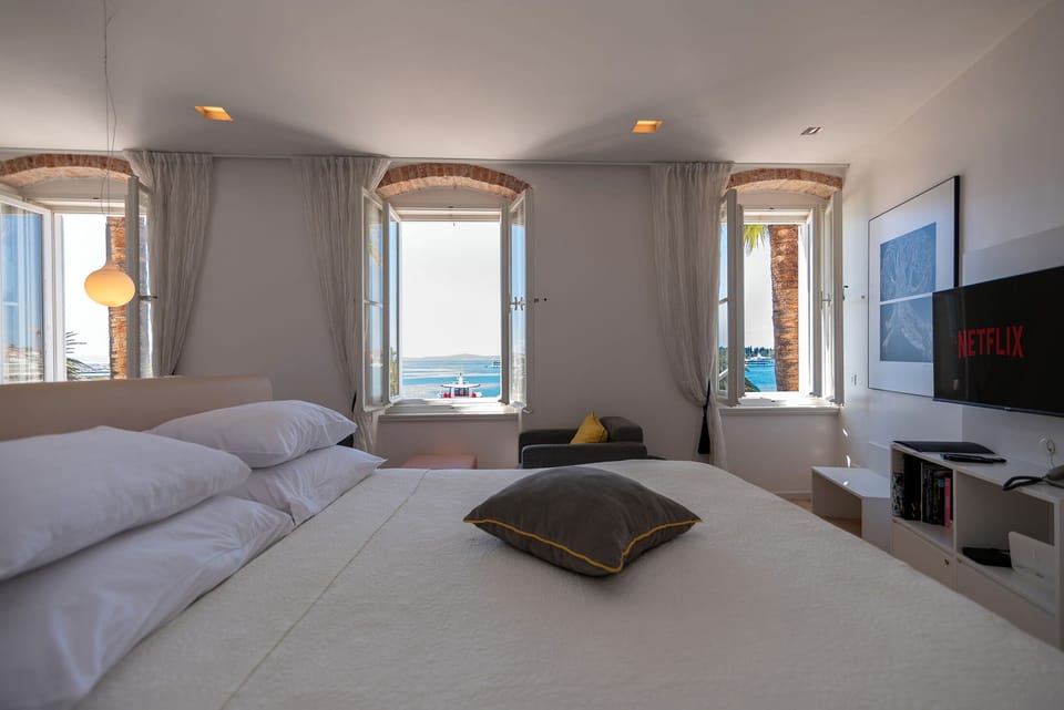 Junior Suite, Sea View | Hypo-allergenic bedding, in-room safe, individually decorated