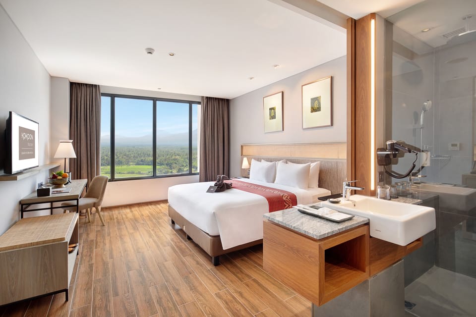 Deluxe Double or Twin Room | Minibar, in-room safe, individually decorated, individually furnished