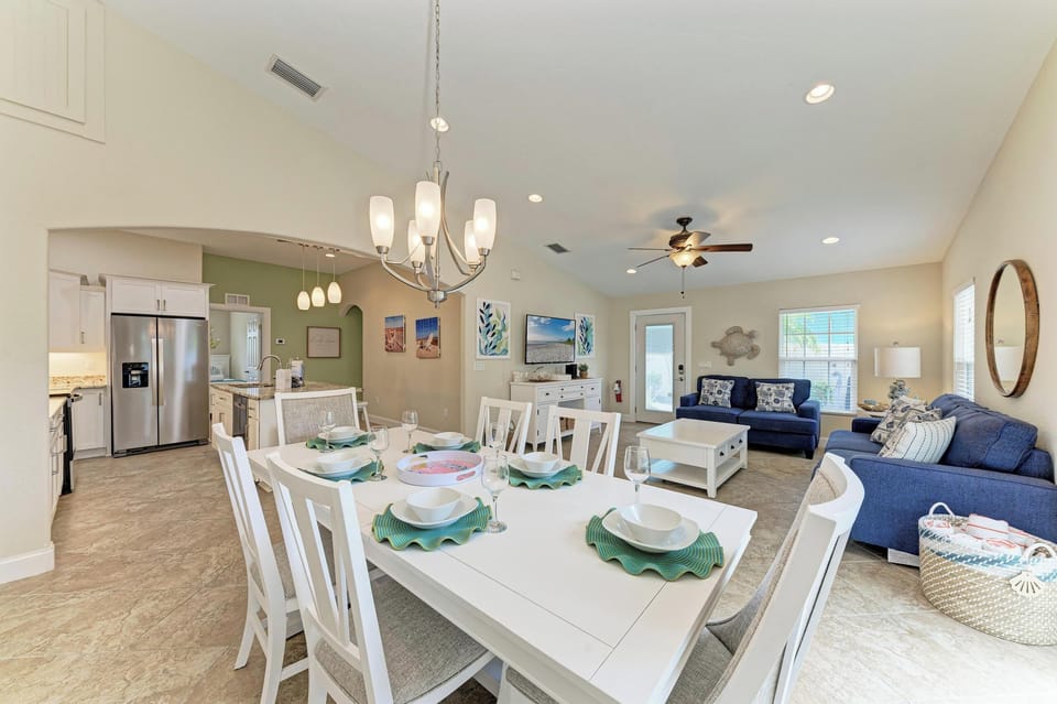 Palms Beach West Dining Room (4)