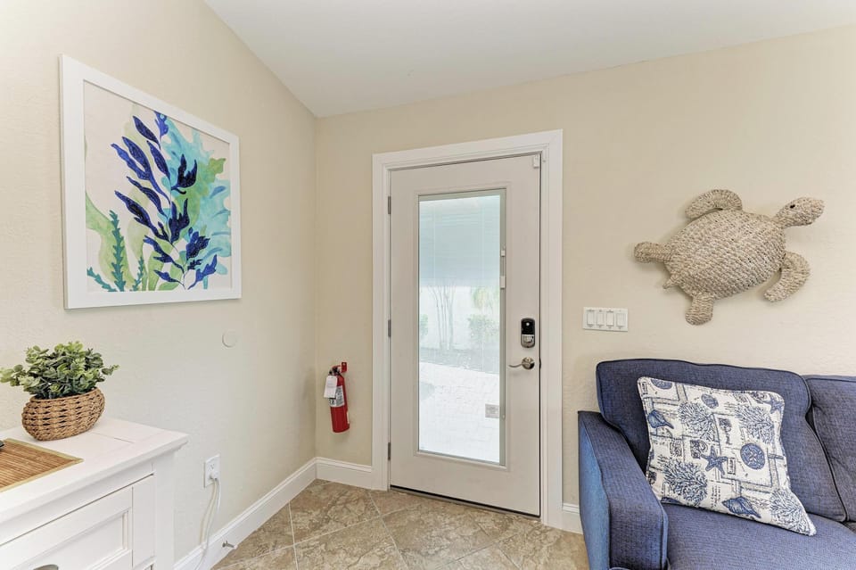 Palms Beach West Entryway
