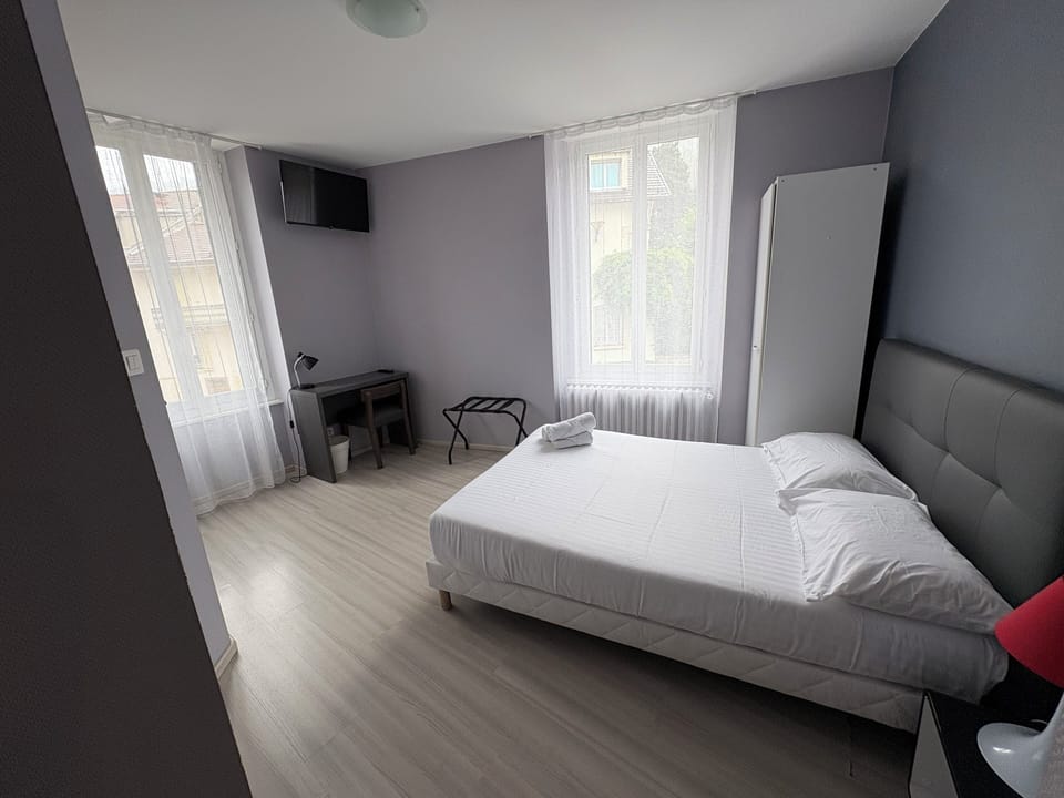 Standard Double Room | Individually decorated, individually furnished, desk, iron/ironing board