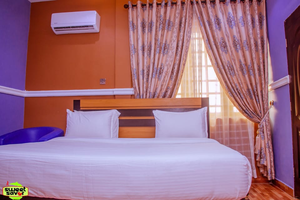 Super Classic Room (2) | Egyptian cotton sheets, premium bedding, memory foam beds, desk