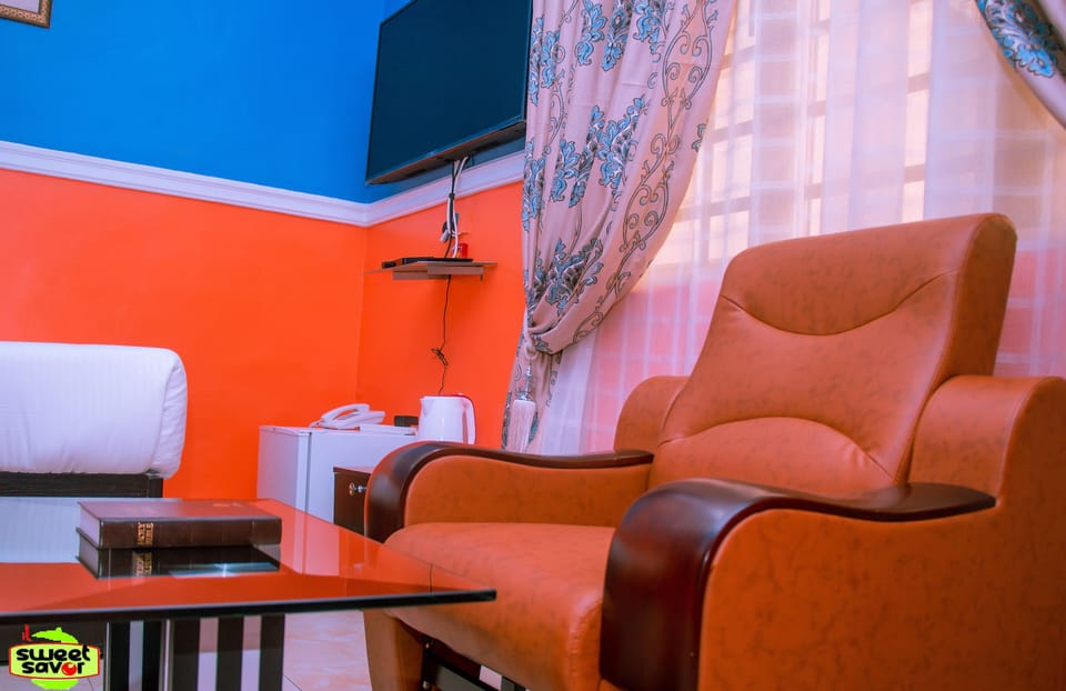 Studio Room (1) | Living area | 32-inch LCD TV with satellite channels, TV