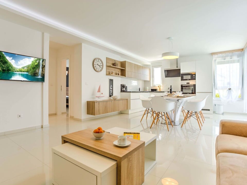 Property, Room, Interior Design, Furniture, Building, House, Living Room, Ceiling, Table, Home