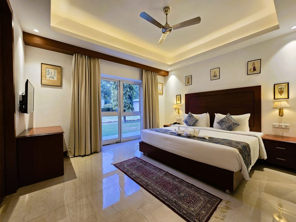 Luxury Suite | Premium bedding, minibar, in-room safe, individually decorated