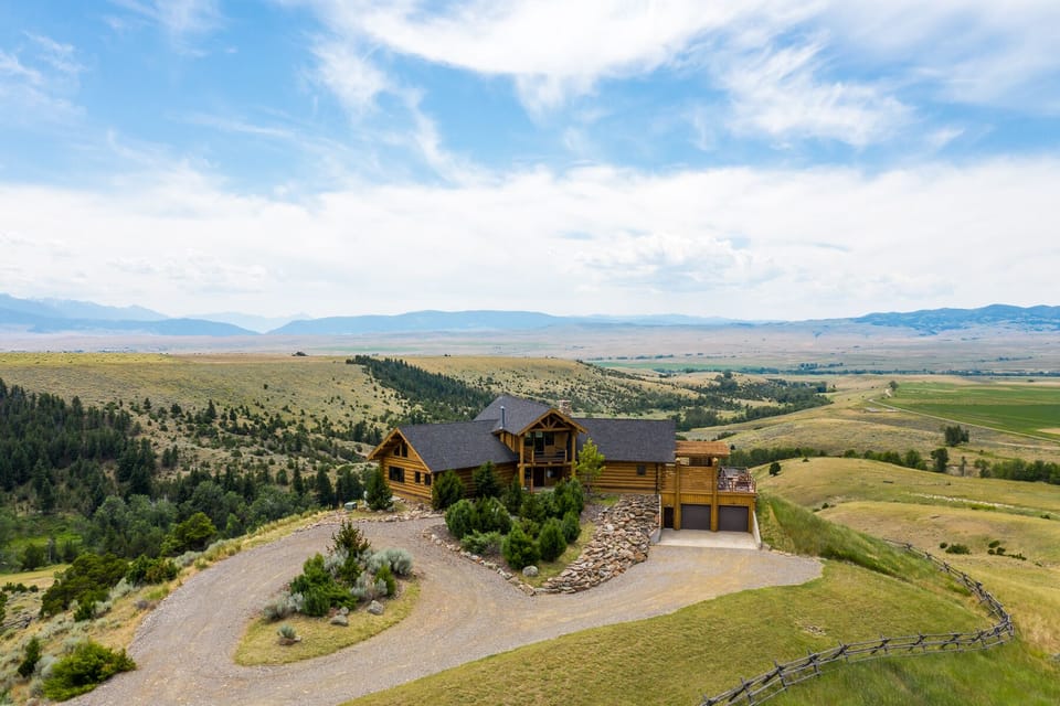 Arrowhead Lodge is on the banks of the Yellowstone River, with incredible views of the Crazy, Bridger and Absaroka Mountain ranges.
