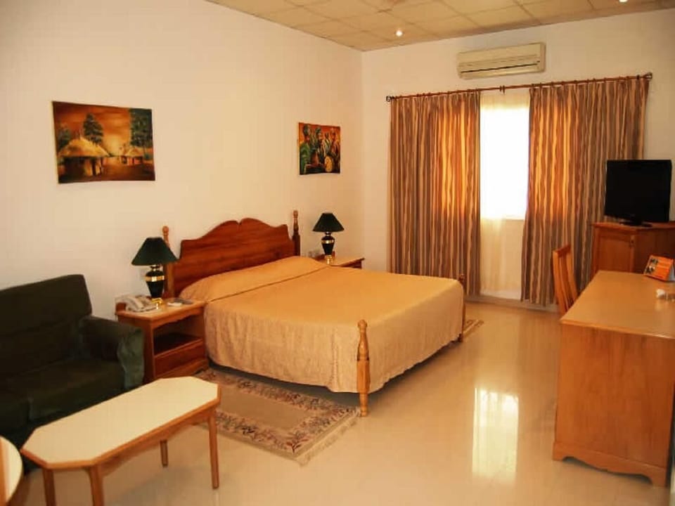 Executive Suite | Individually decorated, individually furnished, desk, laptop workspace