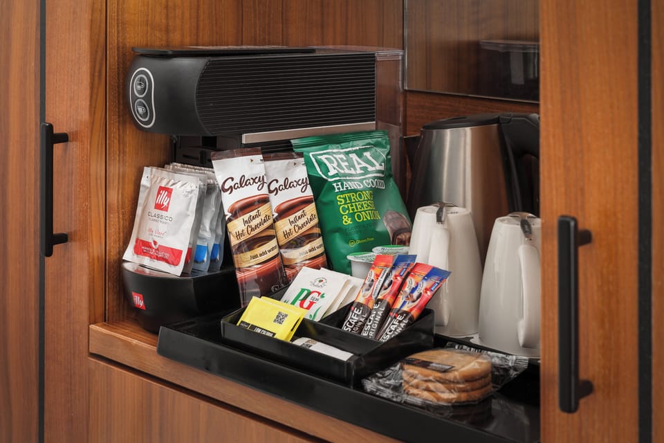 Suite, 1 Double Bed | Minibar, in-room safe, desk, laptop workspace