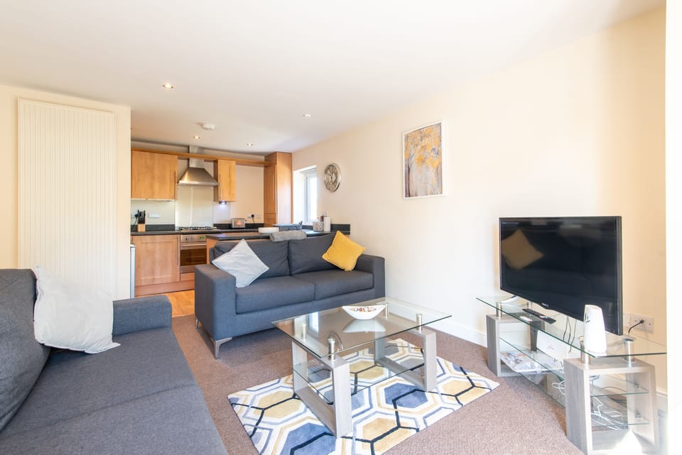 Apartment, Private Bathroom (11 Woodland Court) | Lounge