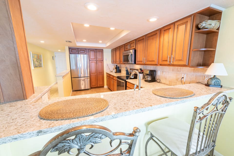 Breakfast bar and kitchen