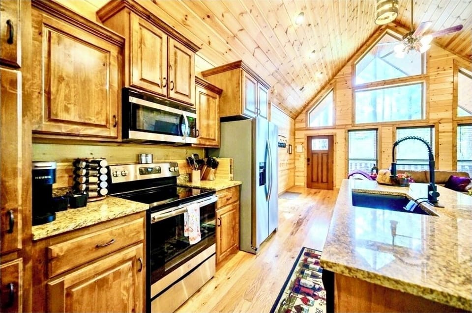 Spacious kitchen and bar area with plenty of room for any meal