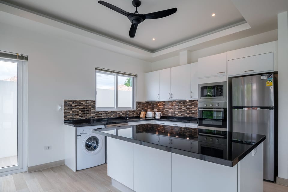 Deluxe Villa | Private kitchen | Fridge, microwave, oven, stovetop