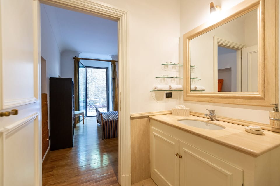 Family bathroom en suite with bathtub.