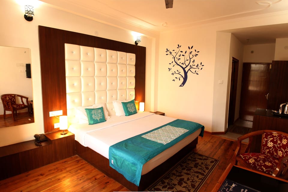 Luxury Room | Hypo-allergenic bedding, soundproofing, free WiFi, bed sheets