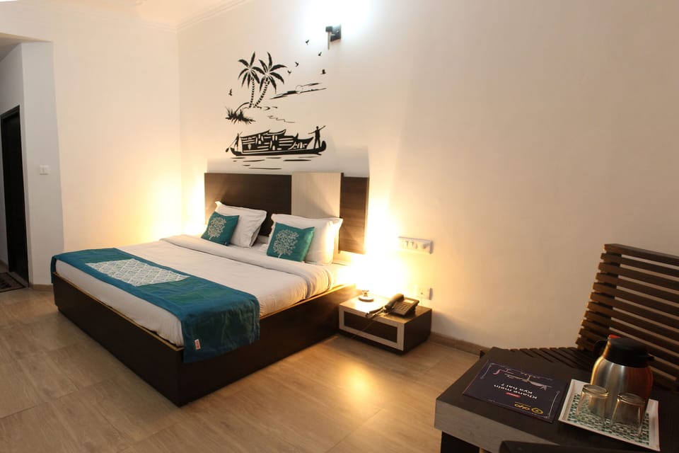 Deluxe Room | Hypo-allergenic bedding, soundproofing, free WiFi, bed sheets
