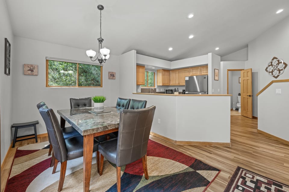 Townhome, 3 Bedrooms | Dining