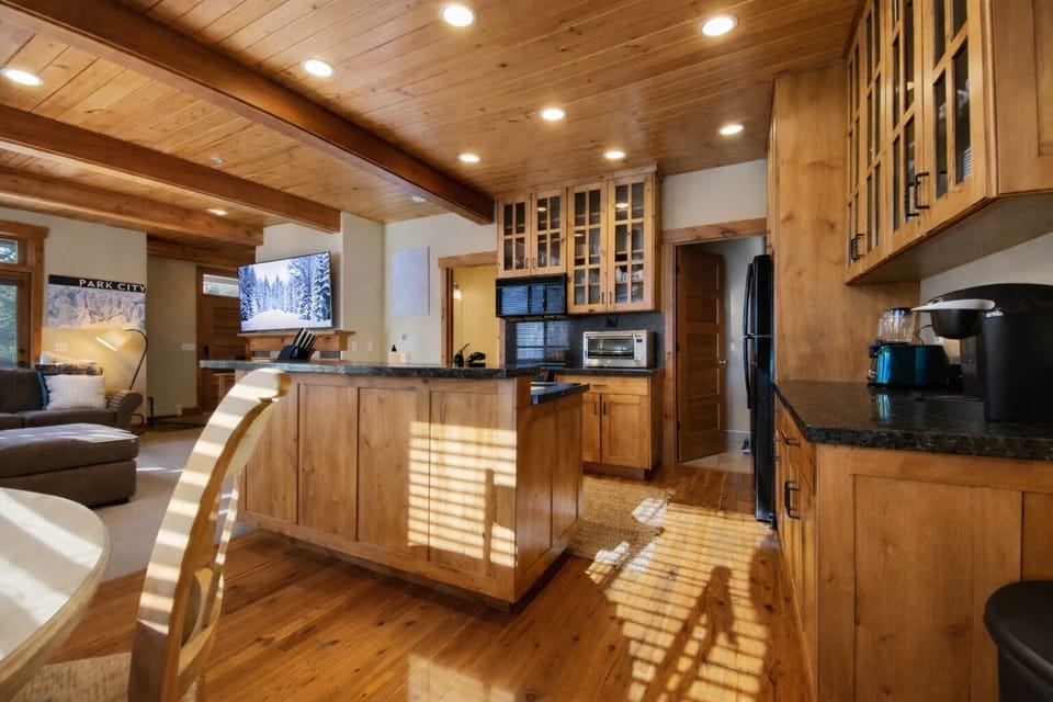 Condo, 2 Bedrooms | Private kitchen | Fridge, oven, coffee/tea maker, toaster