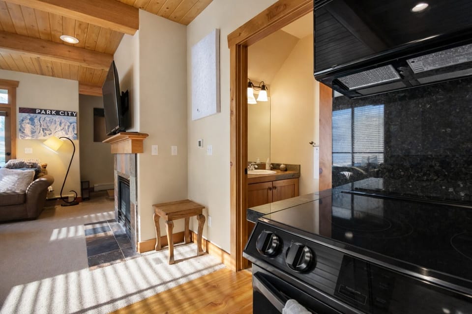 Condo, 2 Bedrooms | Interior