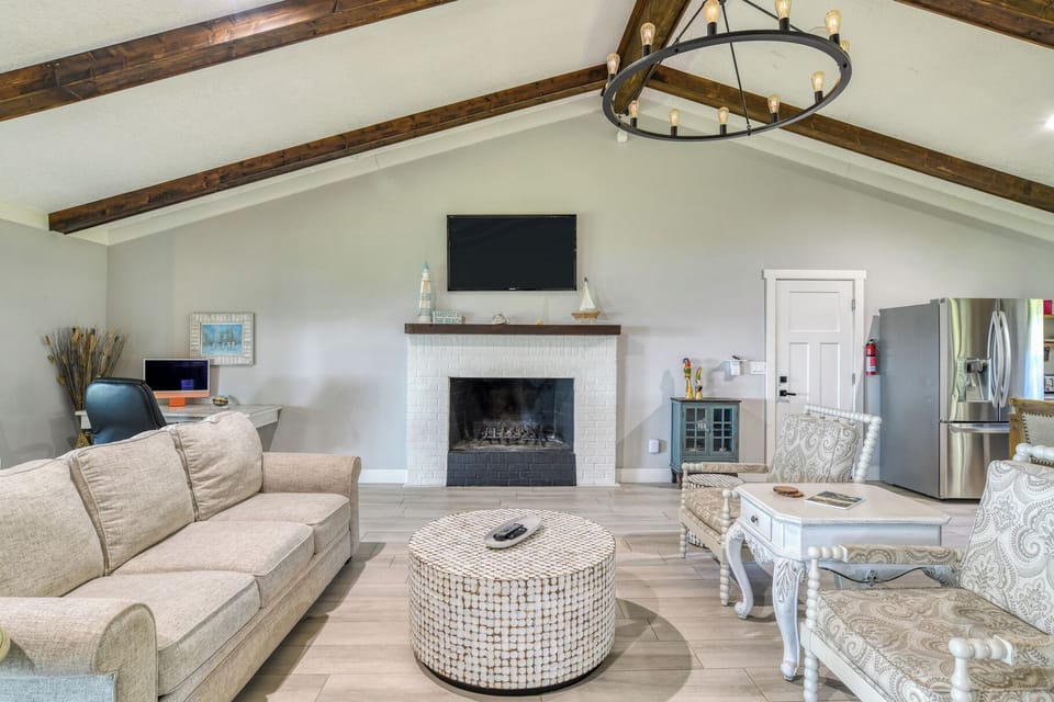Livingroom can host the entire family