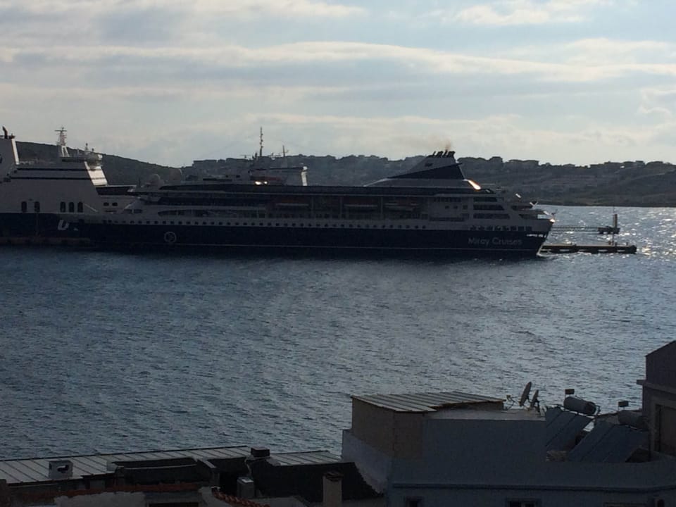 Apart 1 | Premium bedding, soundproofing, free WiFi, bed sheets