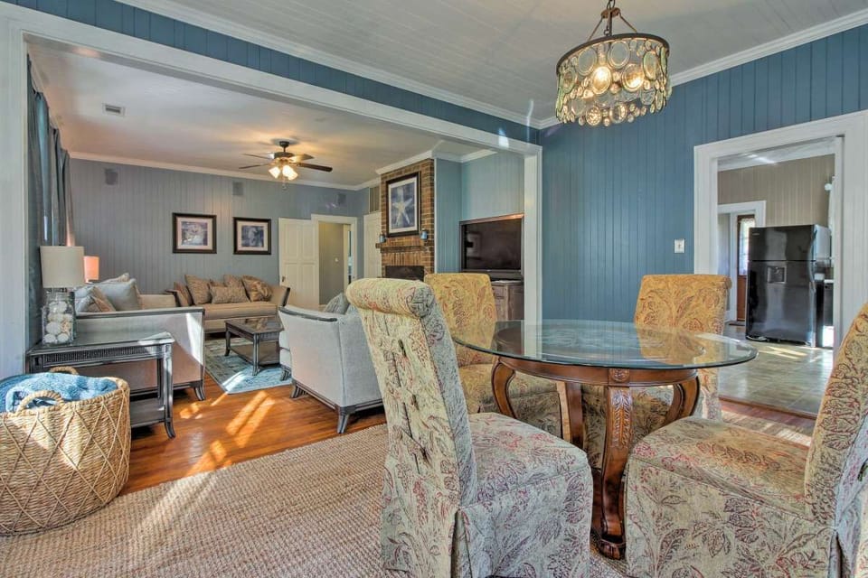 Living/Dining Area