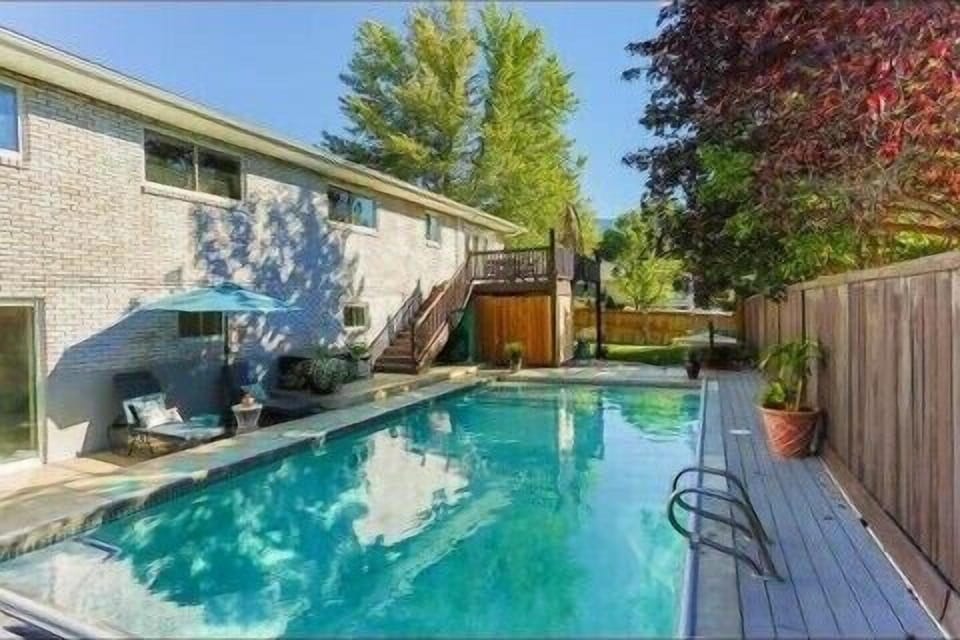 Summer pool. Not heated.
