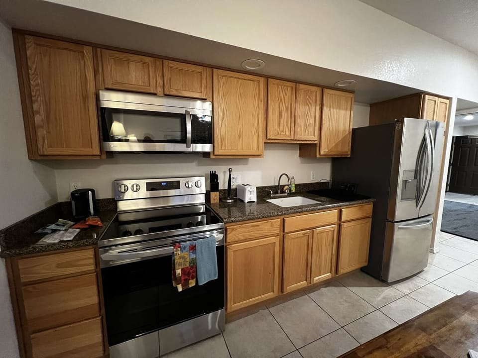 Deluxe Studio | Private kitchenette | Coffee/tea maker, full-size fridge, microwave, oven