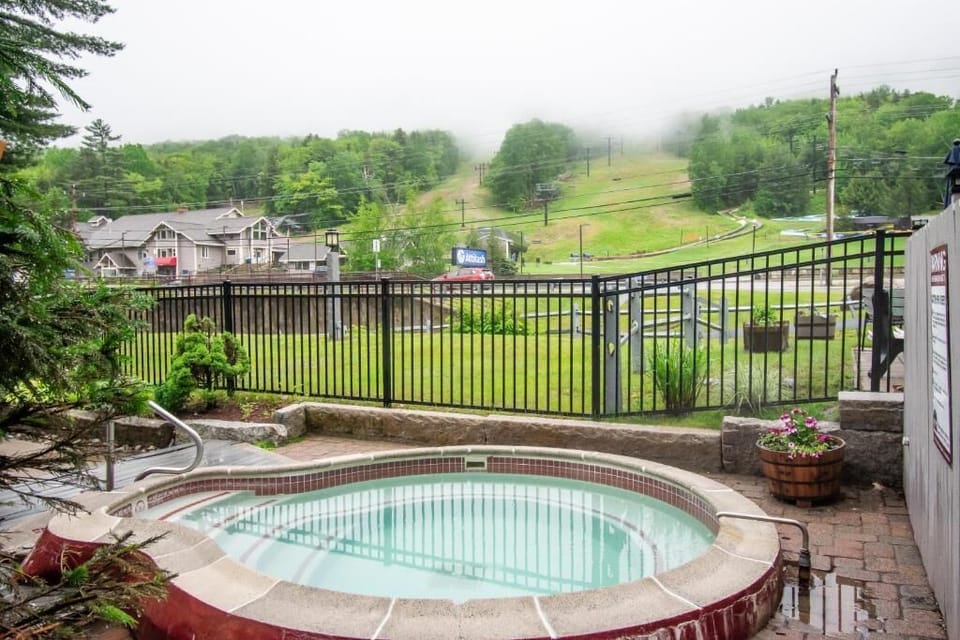One of the onsite hot tubs (year round, outdoor)