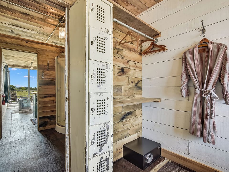 Houze 1 Bedroom-Bathroom