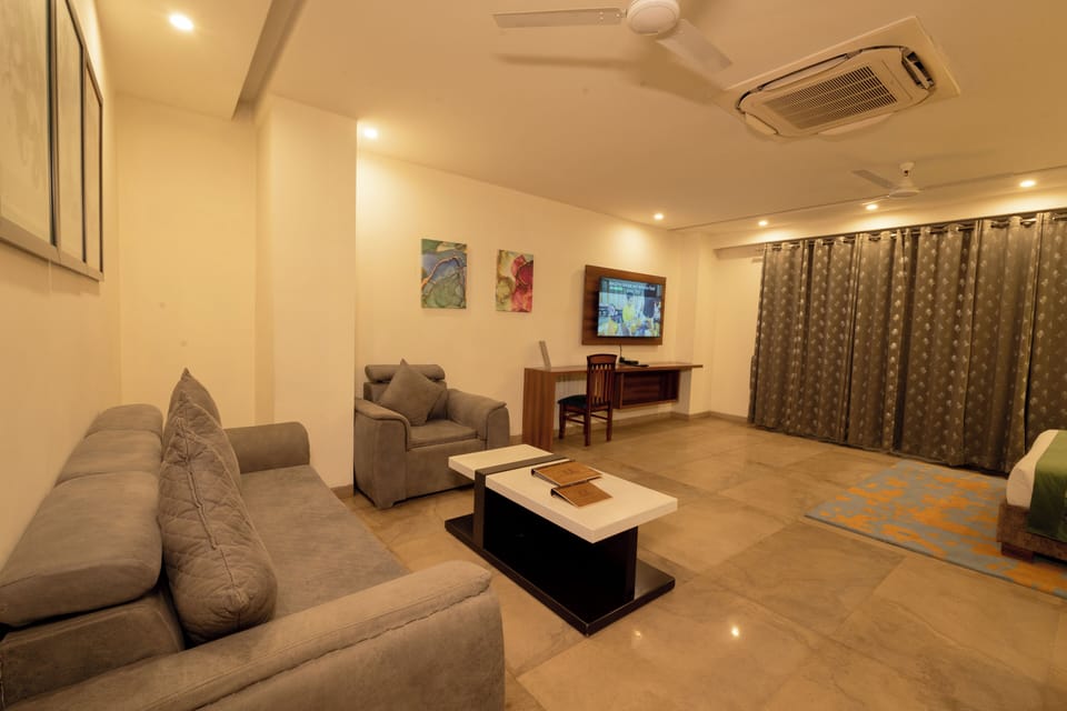 Family Suite with Balcony | In-room safe, desk, blackout drapes, soundproofing