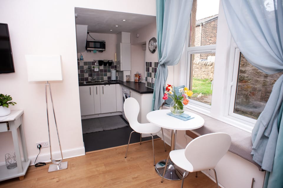 Apartment, 1 Bedroom | Private kitchen | Electric kettle