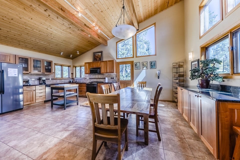 Dining & kitchen area - Dining area and kitchen - all-in-one