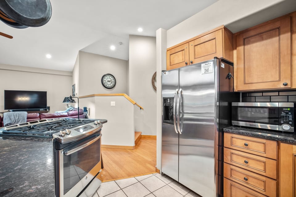 Townhome, 6 Bedrooms | Interior
