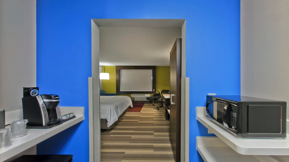 In-room safe, soundproofing, free WiFi