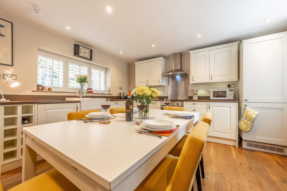 Ground floor: Modern kitchen