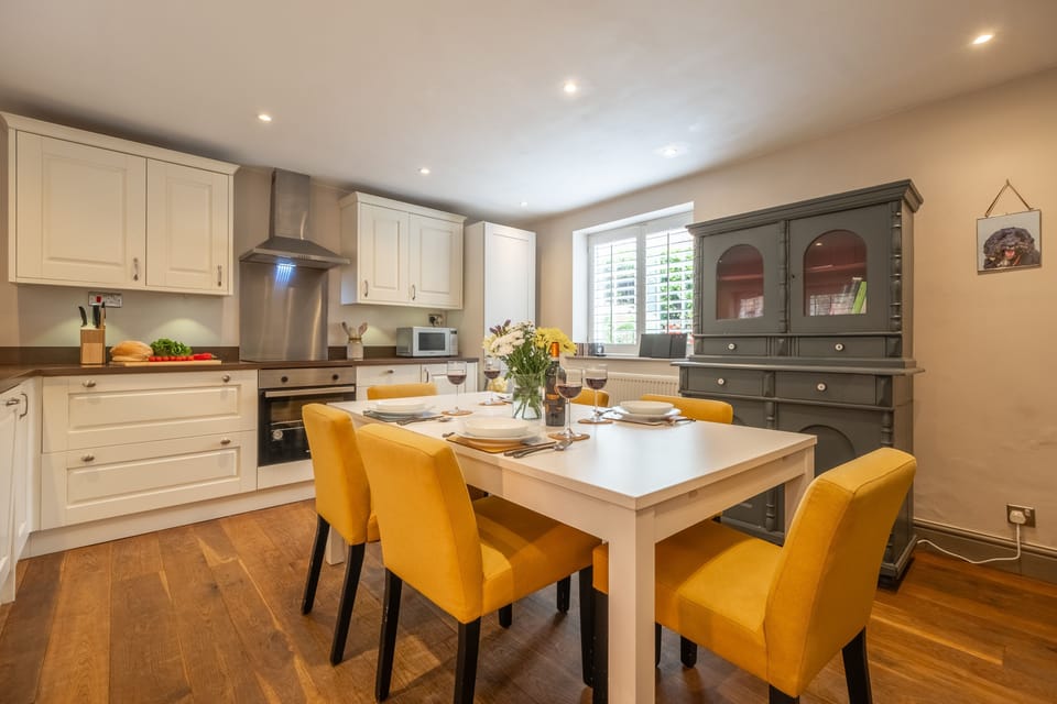Sherbet Cottage, South Creake: A smart, well-equipped fitted kitchen