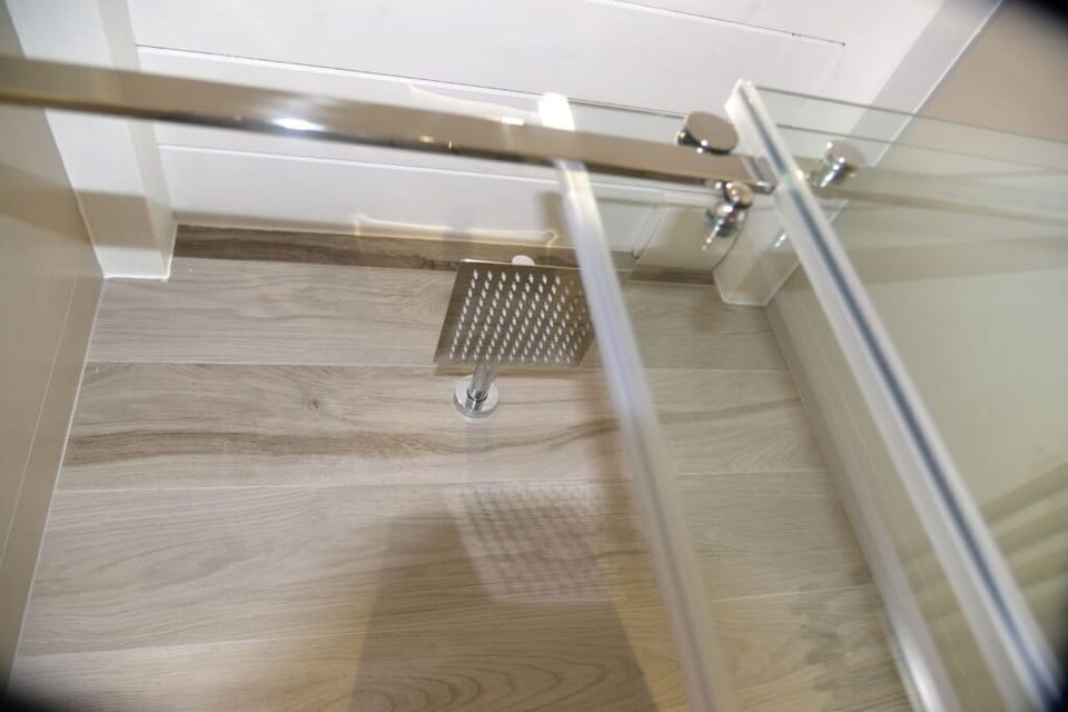 Economy Double Room, Courtyard View (Nèos) | Bathroom shower