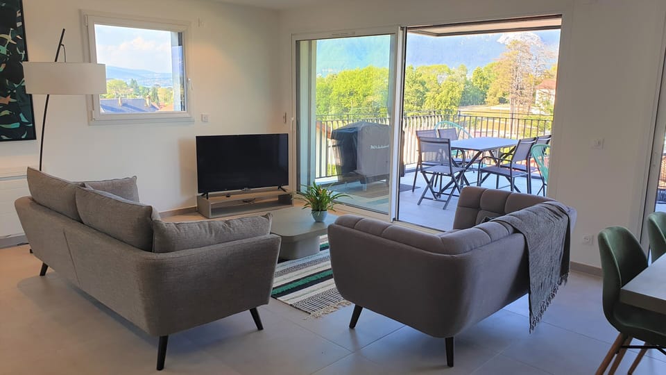 Exclusive Apartment, Ensuite, Lake View (4 Etoiles) | Lounge