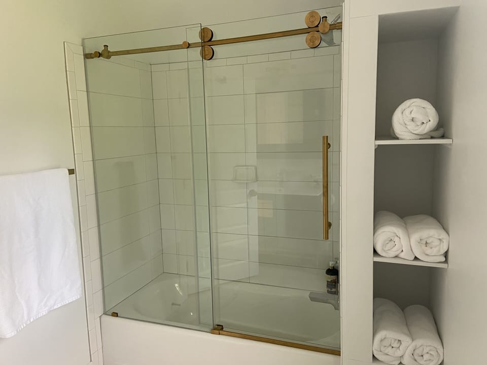 Bathtub/shower