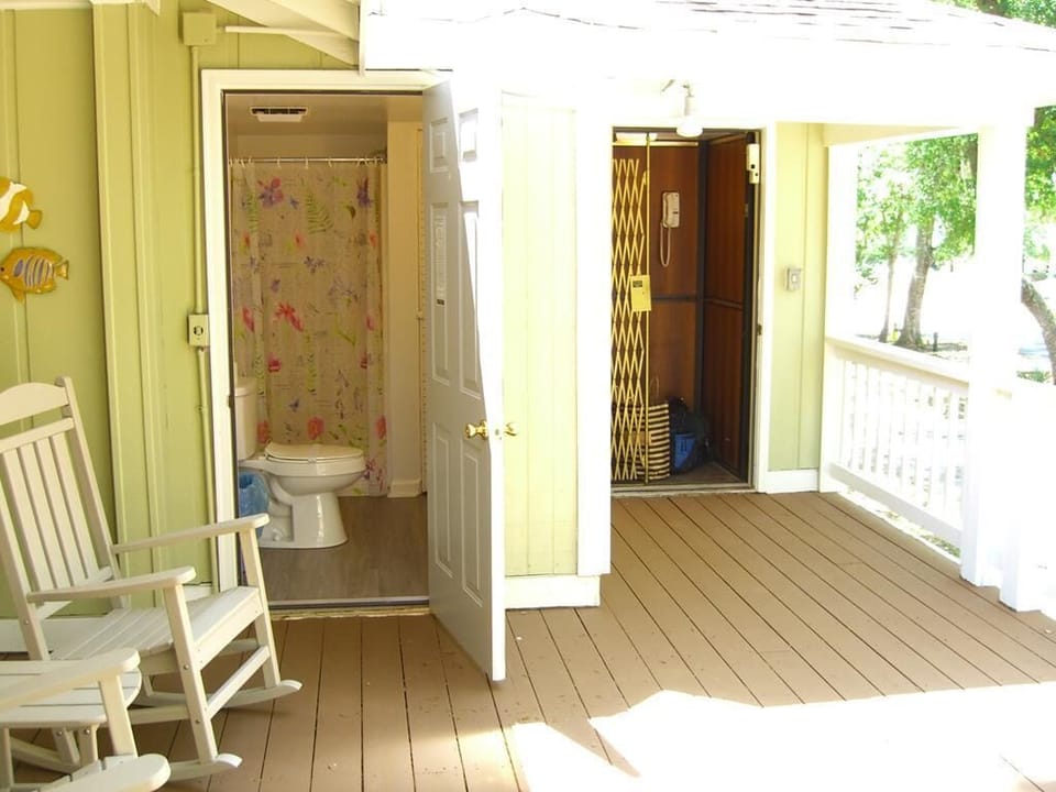 Front Deck/Elevator/Bathroom 3