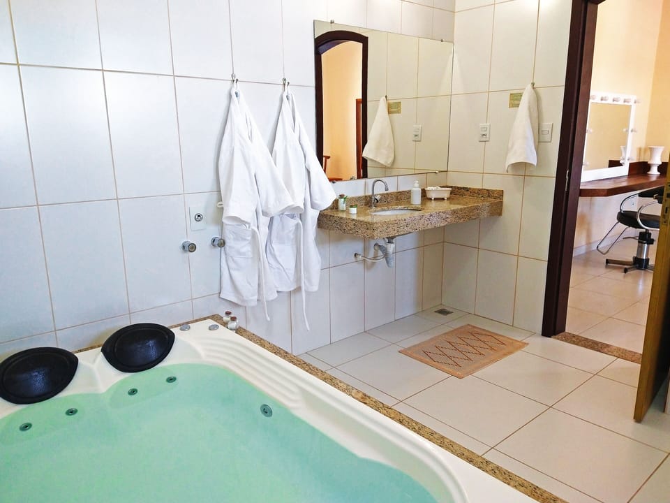 Deluxe Double Room, 1 Queen Bed | Jetted tub