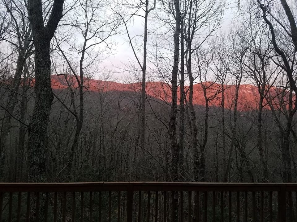 Treetops Lodge - Private Mountain Home in Mt. Mitchell Golf Community House in Buncombe County