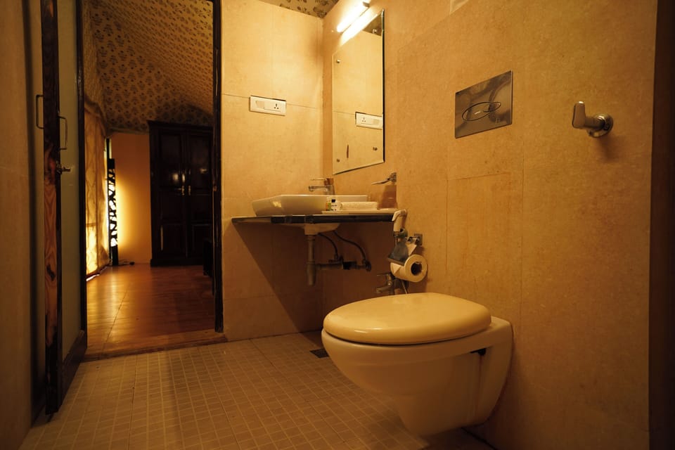 Luxury Tent | Bathroom | Shower, free toiletries, slippers, bidet