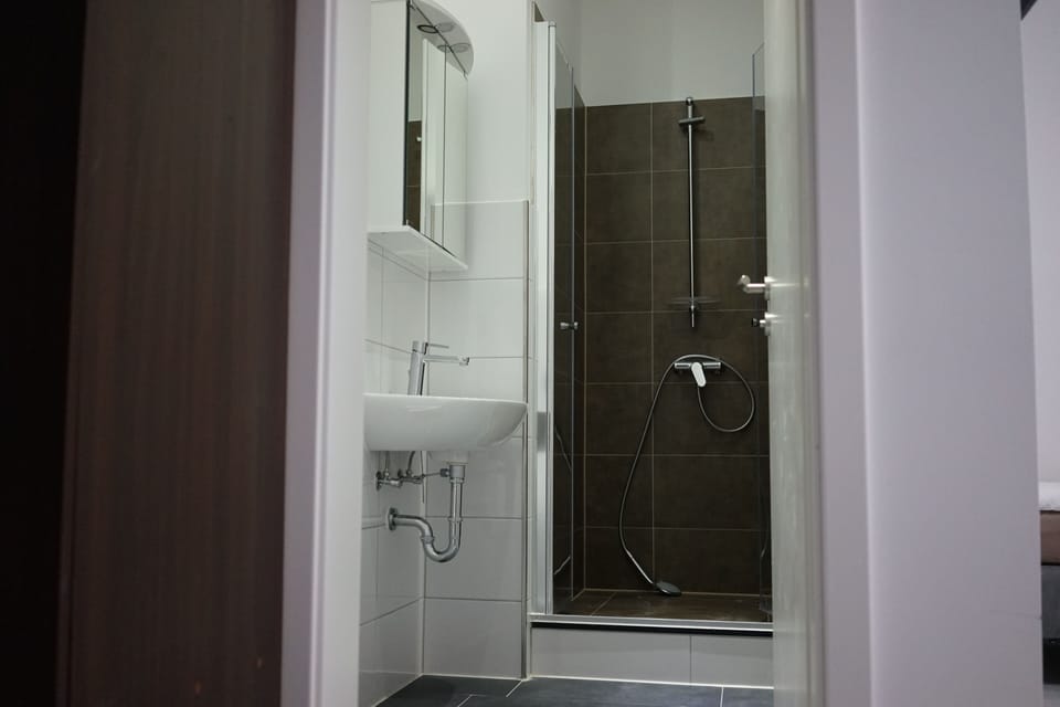Economy Shared Dormitory | Bathroom | Shower, towels