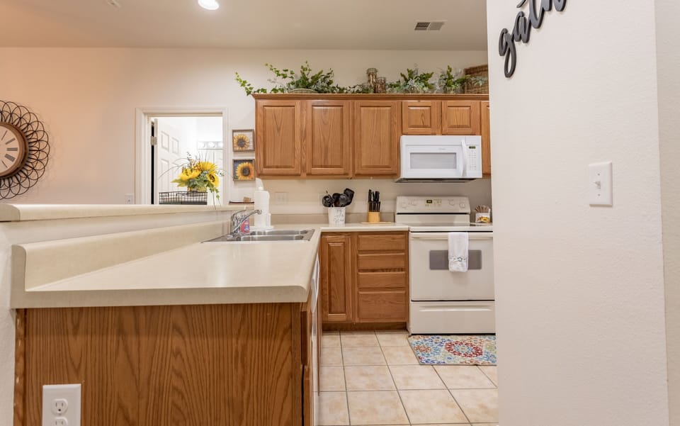 Condo, 3 Bedrooms | Private kitchen | Fridge, microwave, oven, dishwasher