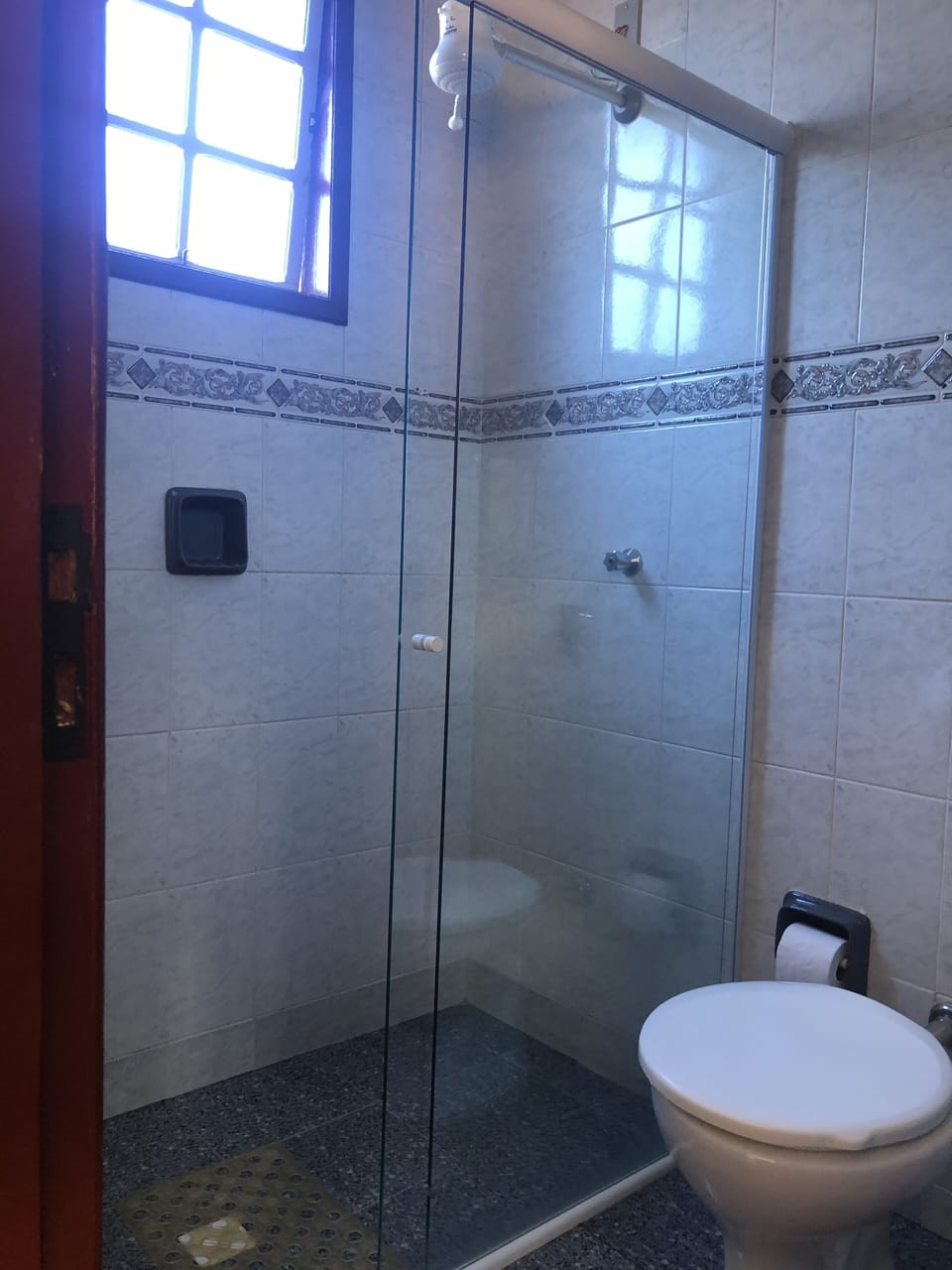 Family Quadruple Room | Bathroom | Shower, rainfall showerhead, towels, soap