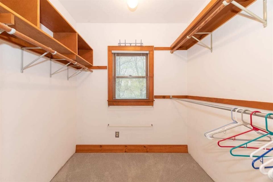 Upstairs Master Bedroom Walk-in Closet 