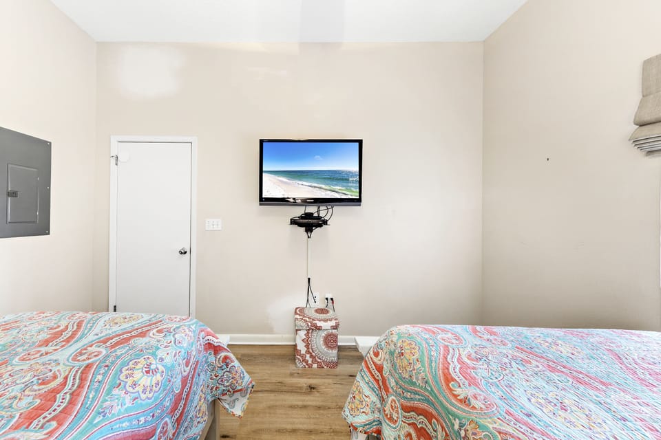 Newly updated Guest Bedroom with a Full Size Bed and a Twin Bed