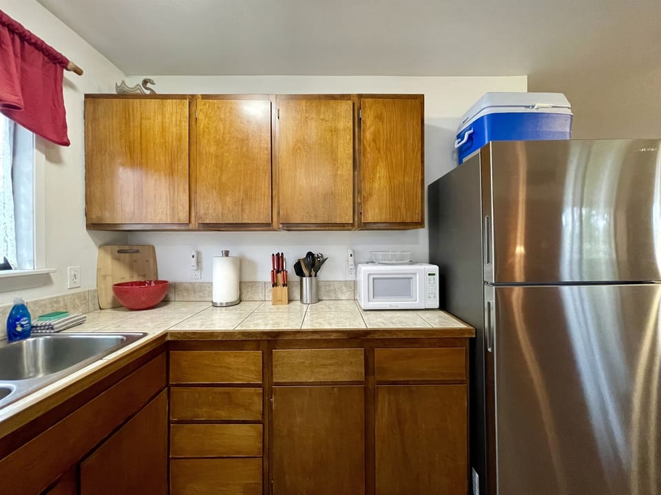 Stocked with dishes, glasses & cutlery