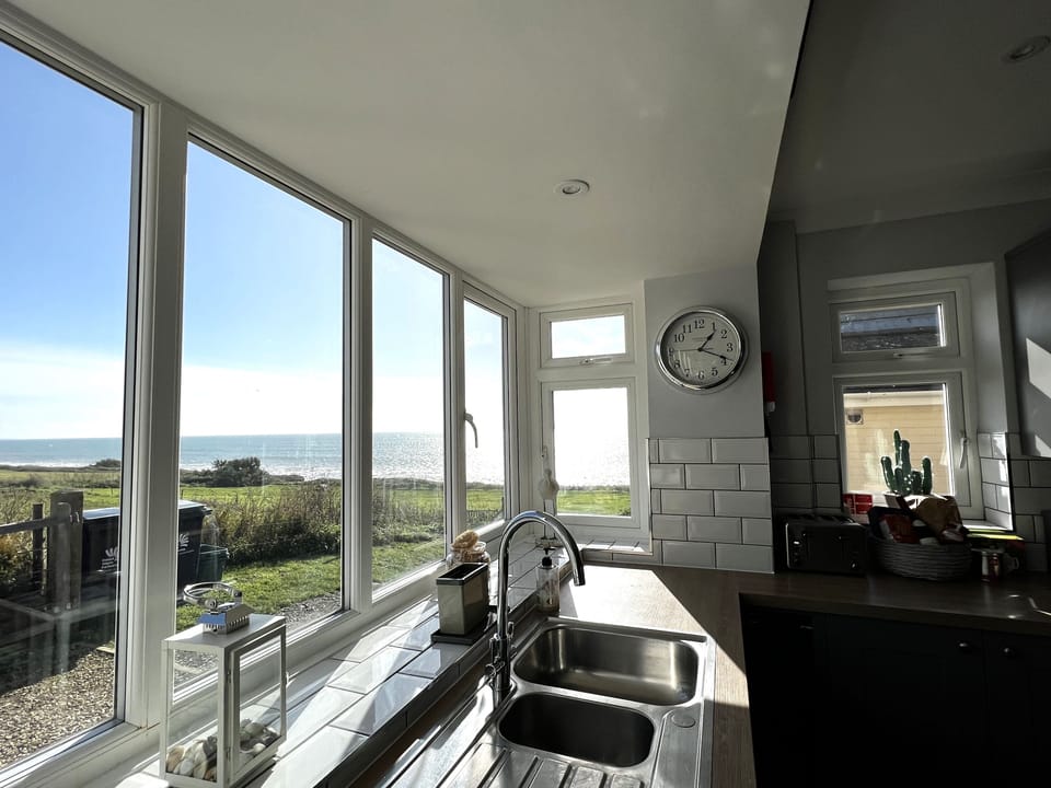 Chesil Watch, Abbotsbury: With beautiful views of Chesil Beach